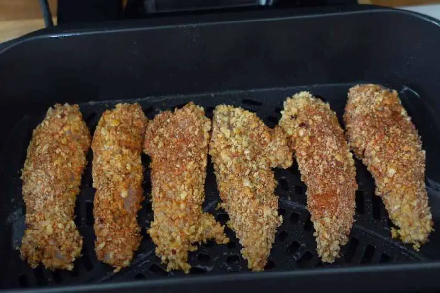 Line up the chicken in the air fryer
