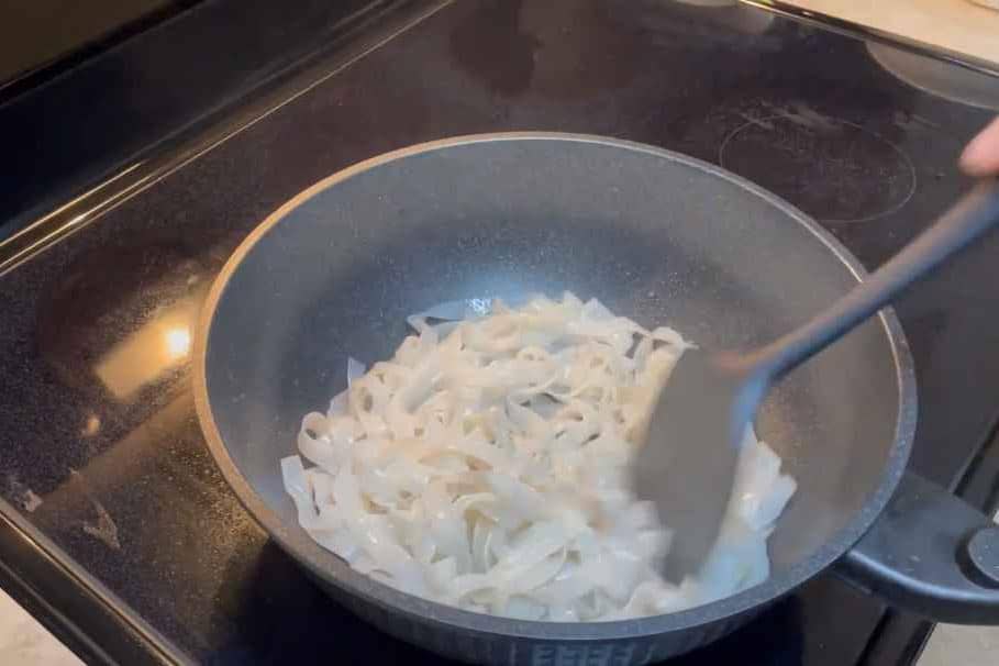 Sauté the Garlic and Noodles