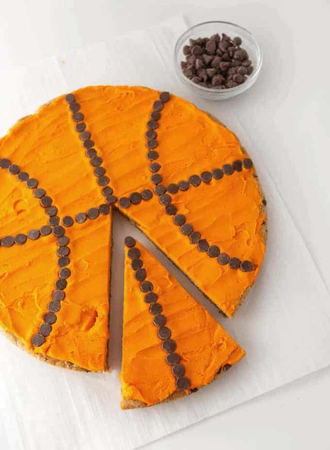 Easy-Basketball-Cookie-Cake-Recipe