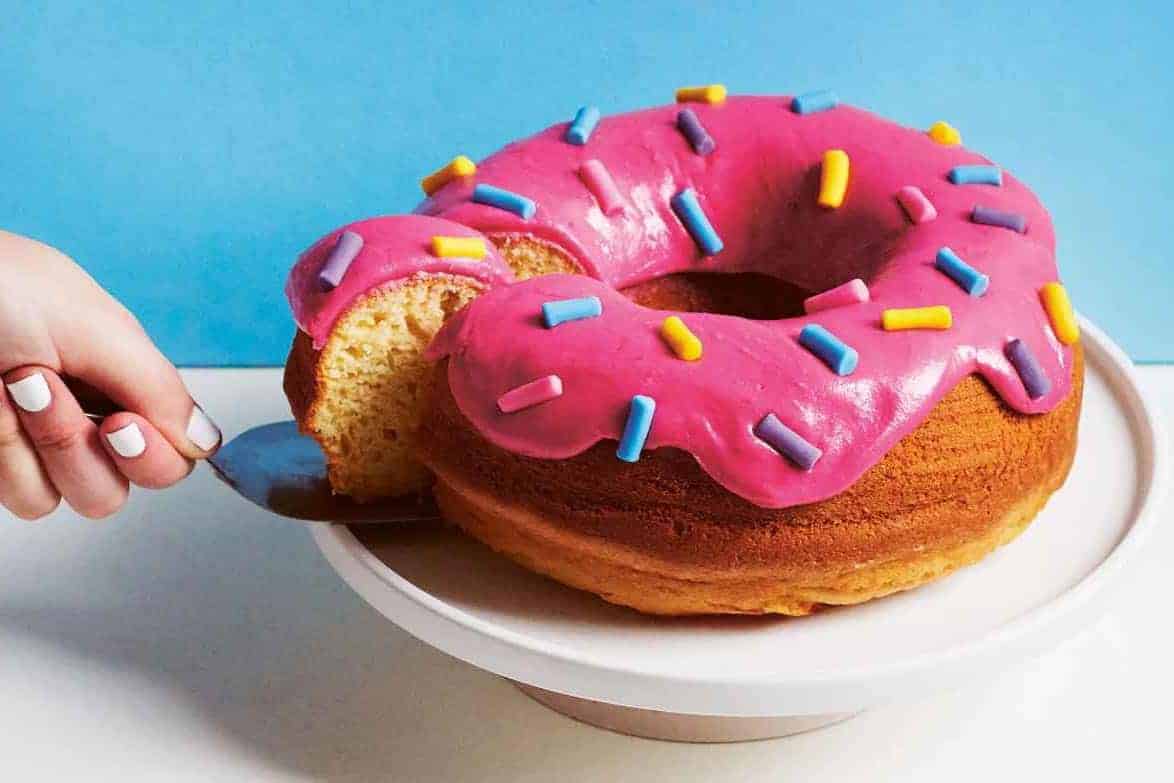 Giant-vanilla-donut-cake