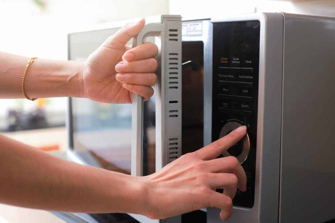 How-to-soften-cookies-with-a-microwave