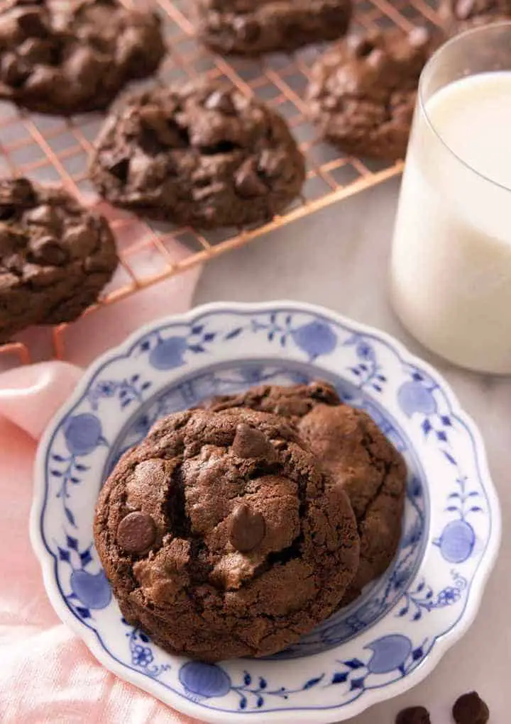 Brown-chocolate-chunk-cookies