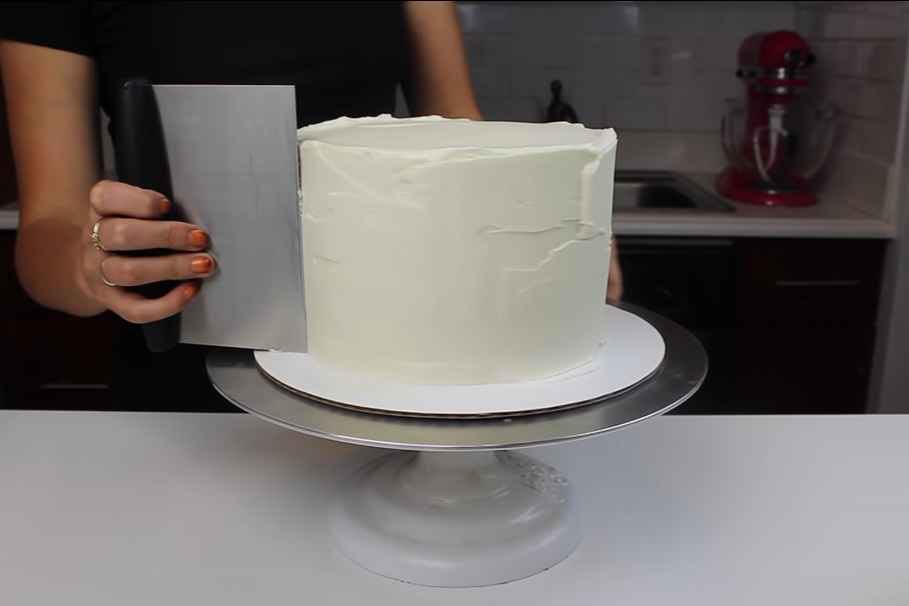 how to frost a cake with buttercream