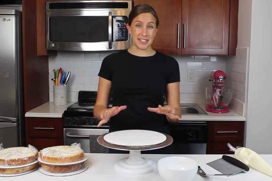 how to frost a cake without crumbs
