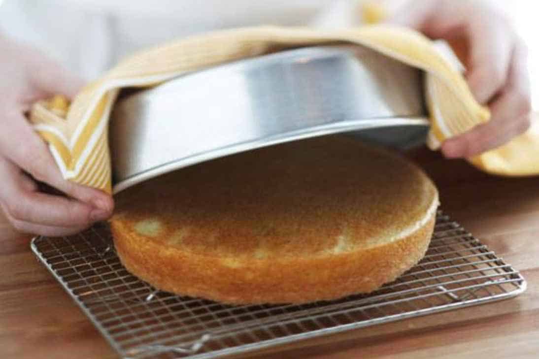 how to get cake out of pan when stuck